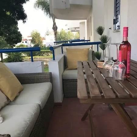 Apartment Fab 4 Mins From Marina